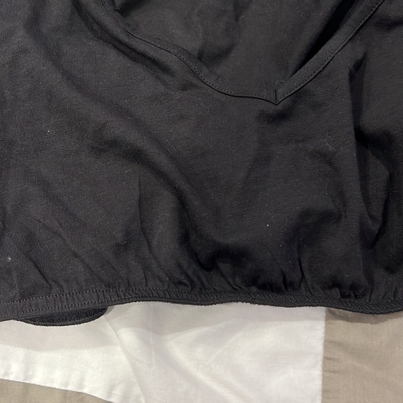 PRETTYLITTLETHING basic black v neck long sleeve crop top - Picture 3 of 3